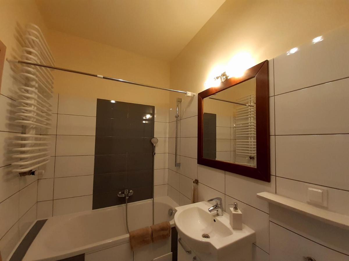 Green Wilanow Apartment With Free Parking Warsaw Exterior photo